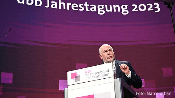 dbb Chef Ulrich Silberbach bei der dbb Jahrestagung in Köln